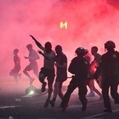 Francia, scontri dopo la vittoria del Psg in Champions: oltre 280 arresti a Parigi Francia, scontri dopo la vittoria del Psg in Champions: oltre 280 arresti a Parigi
