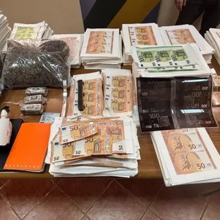 Stamperia clandestina scoperta nel Napoletano, un arresto