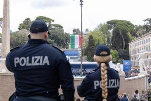 Corte Ue: "Divieto di tatuaggi per le forze di polizia è discriminatorio nei confronti delle donne" Corte Ue: "Divieto di tatuaggi per le forze di polizia è discriminatorio nei confronti delle donne"