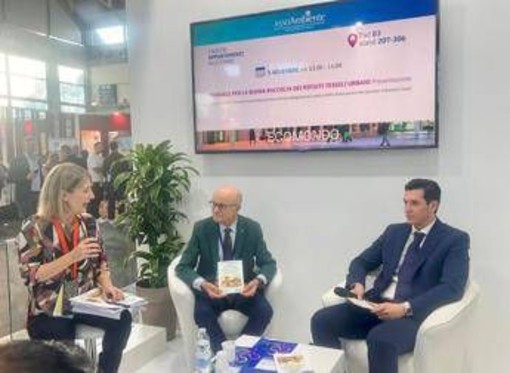 Rifiuti tessili, presentato il manuale per 'la buona raccolta' di Unirau e Ariu Rifiuti tessili, presentato il manuale per 'la buona raccolta' di Unirau e Ariu