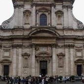 Roma, cadono lastre impalcatura chiesa Sant'Ignazio: ferita 16enne in gita
