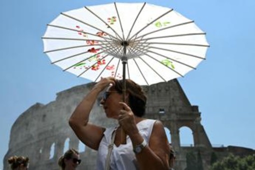 Weekend torrido, caldo estremo non dà tregua: oggi 18 città in rosso