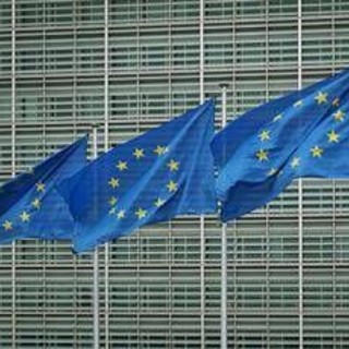 Ue bocciata dagli italiani, tre post su quattro sono negativi: l'indagine Socialcom