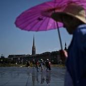 Caldo in Europa, in Italia 16 città in allerta. In Francia il giorno più caldo di sempre. Oms: "E' emergenza sanitaria" Caldo in Europa, in Italia 16 città in allerta. In Francia il giorno più caldo di sempre. Oms: "E' emergenza sanitaria"