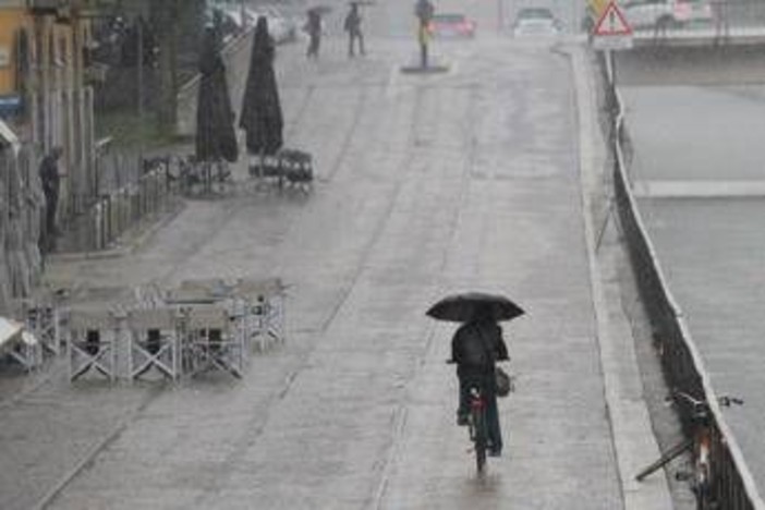 Allerta meteo gialla per temporali martedì 18 agosto: la mappa delle 7 regioni a rischio maltempo