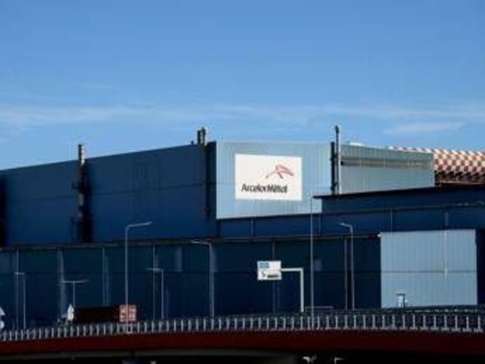 Ex Ilva, scoppia la protesta: lavoratori occupano l'aeroporto di Genova