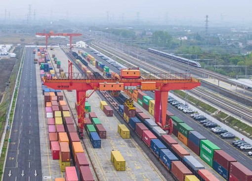 Cina, commercio estero in aumento del 15% nel primo trimestre Cina, commercio estero in aumento del 15% nel primo trimestre