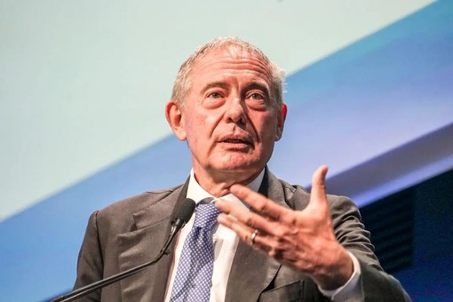 Carburanti, Urso “Al lavoro per prorogare sconti delle compagnie petrolifere” Carburanti, Urso “Al lavoro per prorogare sconti delle compagnie petrolifere”