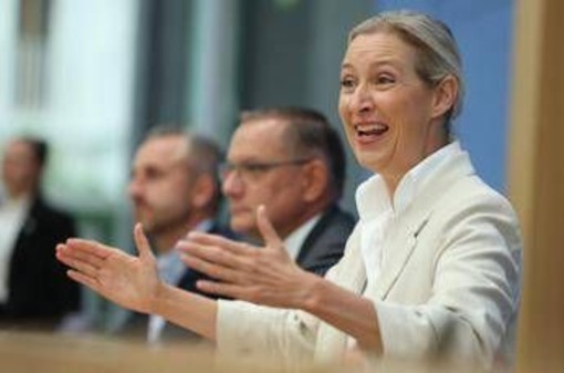 Ucraina, linea dura Afd: "Via gli ucraini dalla Germania, stop ai soldi per Kiev" Ucraina, linea dura Afd: "Via gli ucraini dalla Germania, stop ai soldi per Kiev"