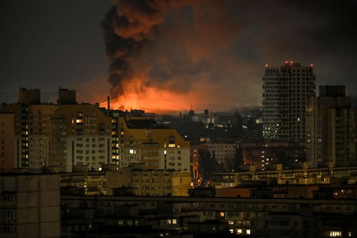 Attacchi russi nella notte vicino Kiev, tre morti tra cui un bambino
