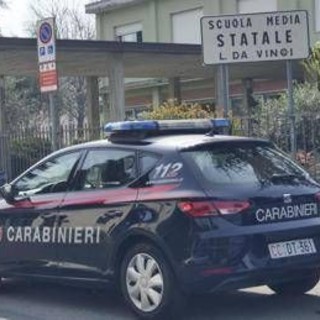 Trescore Balneario, professoressa accoltellata da 13enne: l'aggressione in diretta social e con la maglia 'vendetta'