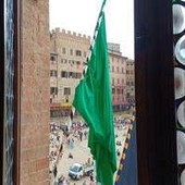 Palio di Siena, esposta bandiera verde: rinviato a domani per maltempo