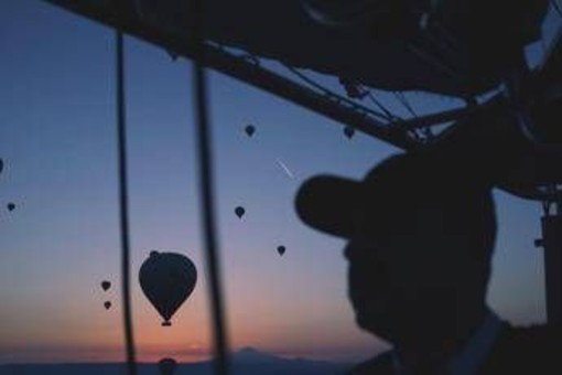 Colpito dalla cesta di una mongolfiera, turista tedesco muore in Svizzera Colpito dalla cesta di una mongolfiera, turista tedesco muore in Svizzera