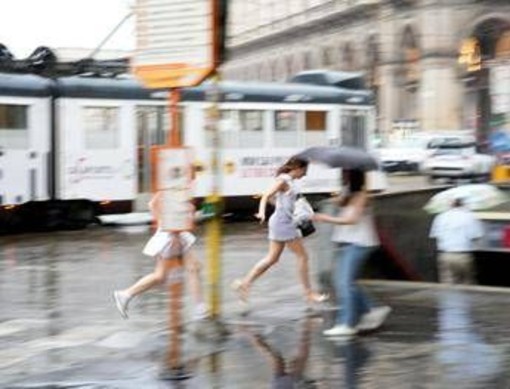 Meteo, cambia tutto: piogge e temporali al Nord, poi il maltempo arriva al Sud