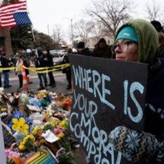 Minneapolis, la paura di un italiano: "Ci sentiamo impotenti dinanzi a invasione Ice" Minneapolis, la paura di un italiano: "Ci sentiamo impotenti dinanzi a invasione Ice"