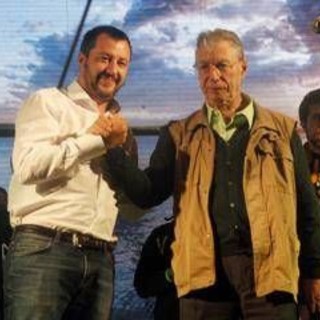La Lega annulla tutti gli eventi, Salvini: "Giornata dedicata a Umberto Bossi"
