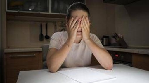 Violenza economica sulle donne, che cos'è: tutte le sfaccettature, l'indagine Violenza economica sulle donne, che cos'è: tutte le sfaccettature, l'indagine