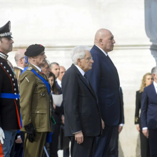 25 Aprile, Mattarella depone corona di alloro all’altare della Patria