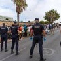 Nuovi scontri a Ceuta tra migranti e polizia, agenti sparano in aria per disperdere folla Nuovi scontri a Ceuta tra migranti e polizia, agenti sparano in aria per disperdere folla