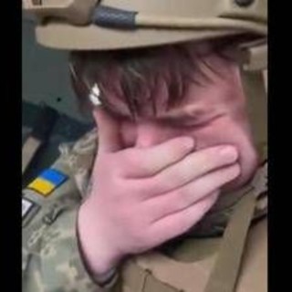 Virale ma fake, il video del soldato ucraino in lacrime creato da IA Virale ma fake, il video del soldato ucraino in lacrime creato da IA
