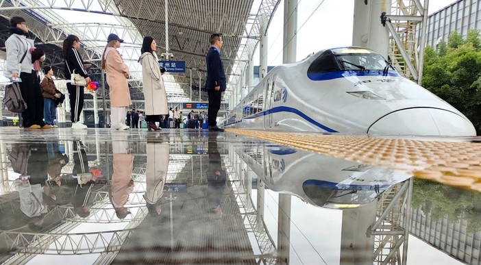 Cina, oltre 100 milioni di spostamenti in treno nelle vacanze del Primo Maggio